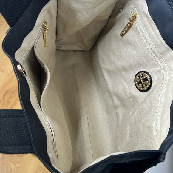 Tory Burch Large A4 Black Nylon Patent Hidden Snap Tote Bag - Picture 5 of 13